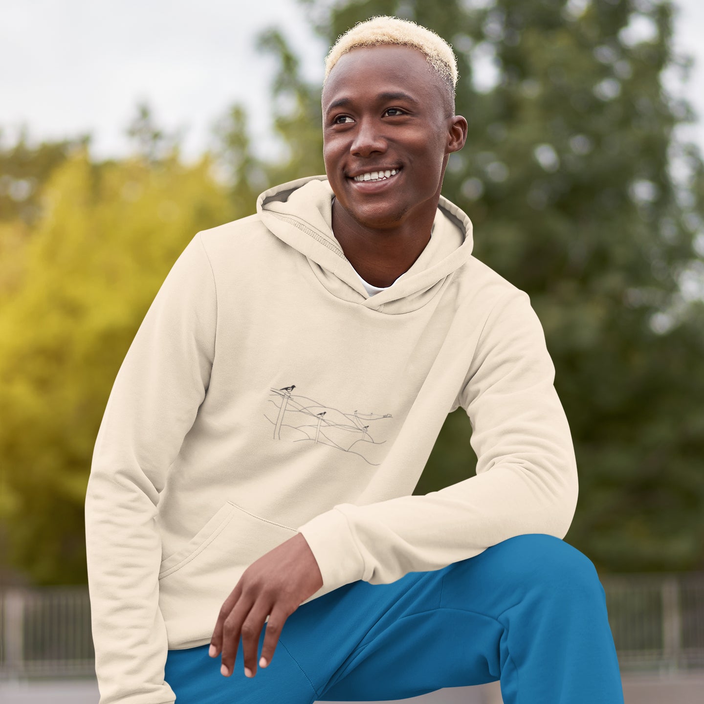 Magpies | Sustainable Hoodie in desert dust