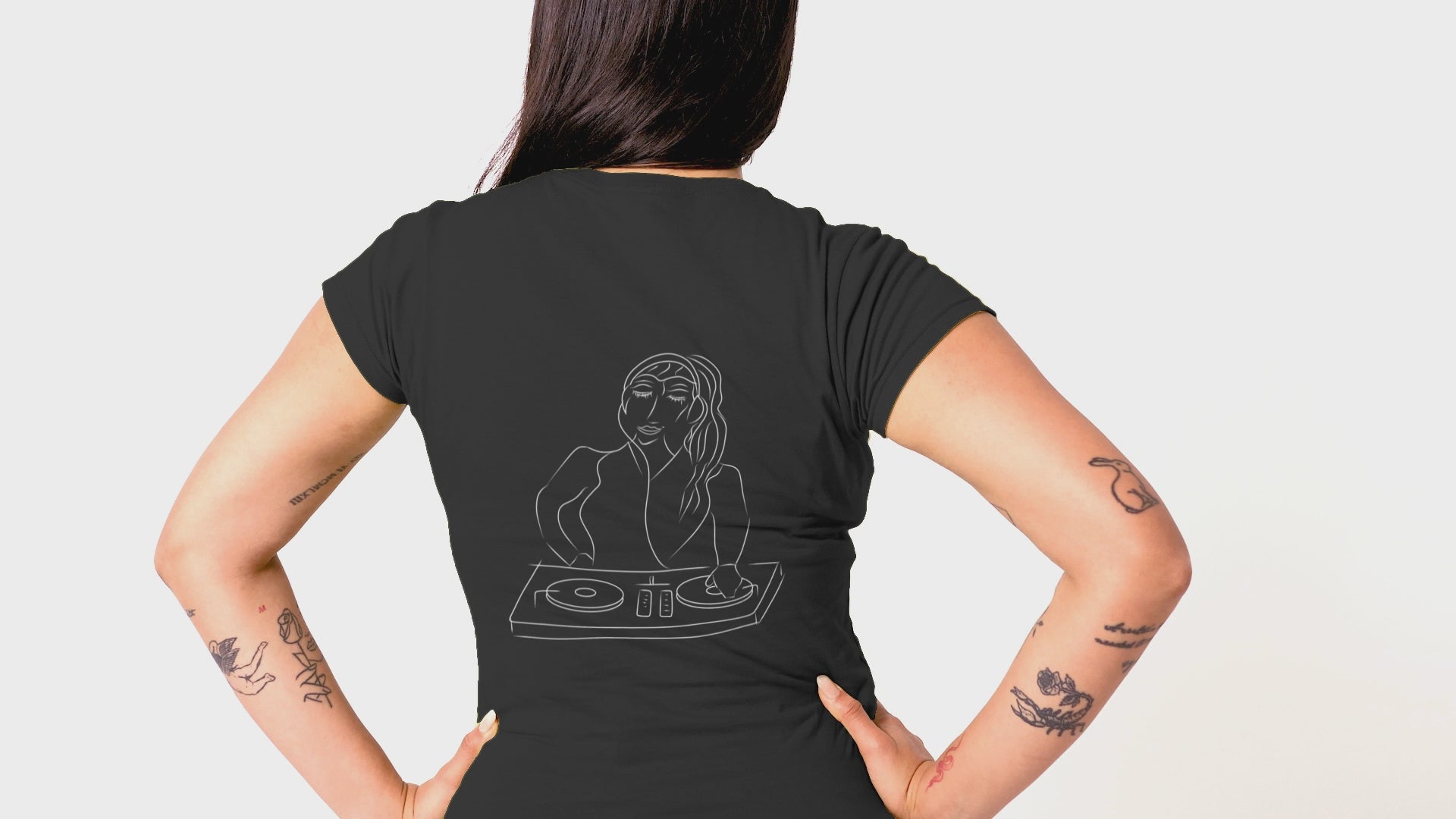 Woman DJ White | 100% Organic Cotton T Shirt worn by a woman