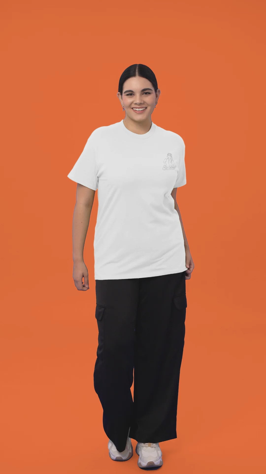 Woman DJ | 100% Organic Cotton T Shirt worn by a woman