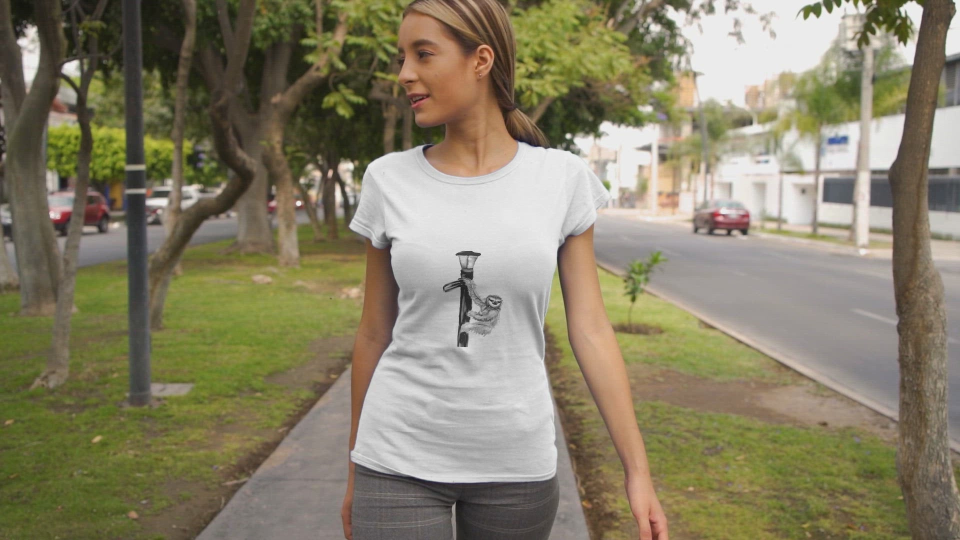 Sloth on a lamp post Women's vegan organic cotton t-shirt